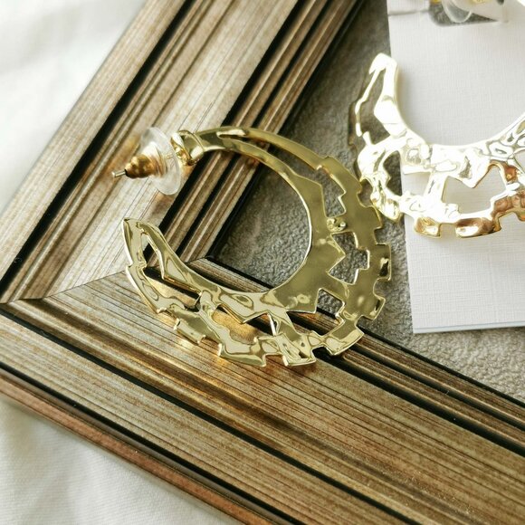 Kendra Scott Shiva Gold Hoop Earrings Jewelry - Picture 3 of 3